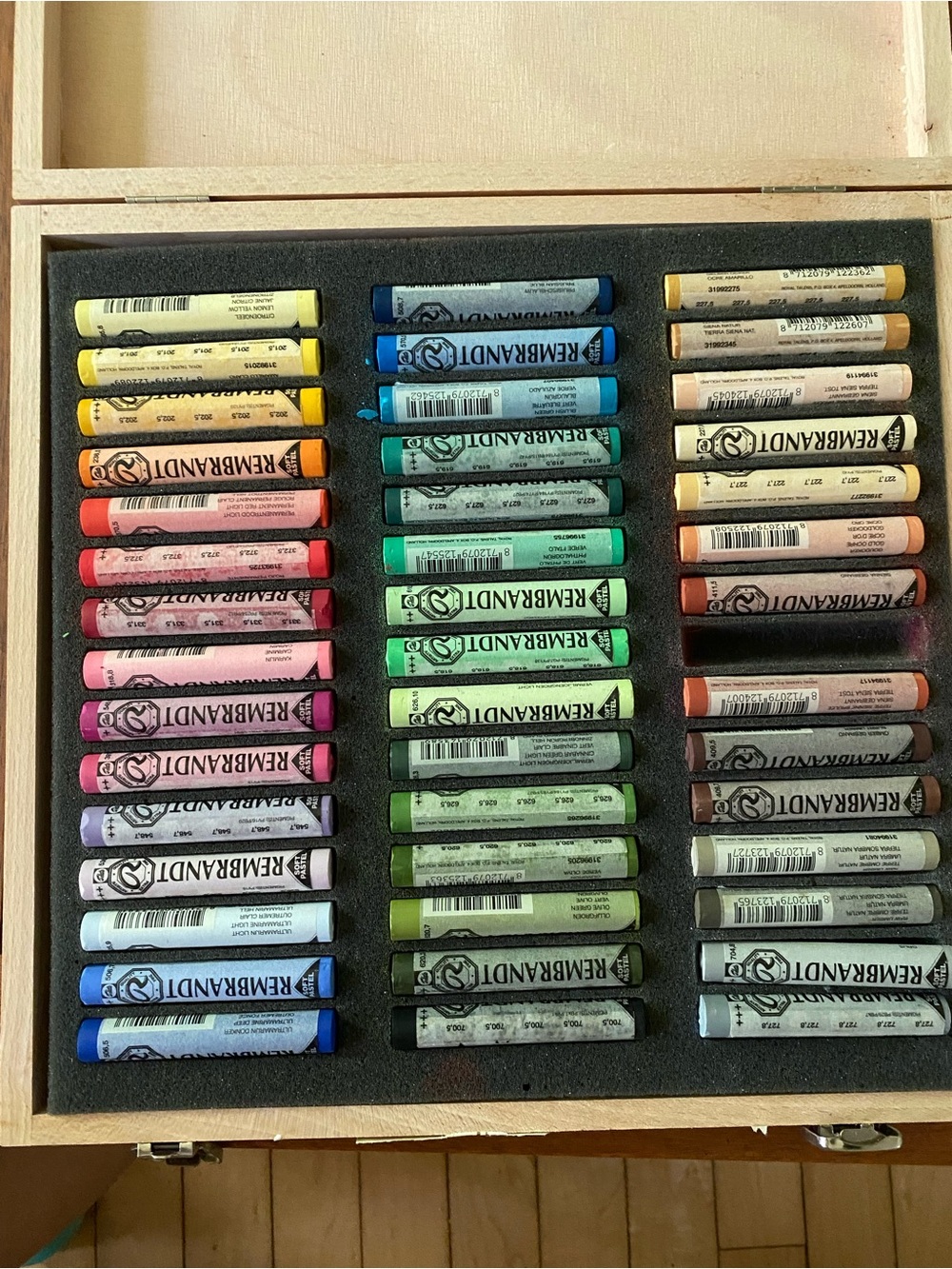 Vintage Rembrandt Soft Pastel Set in Assorted Colors - Professional Art Pastels